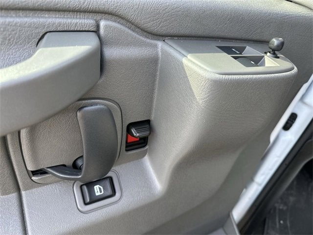 2024 Chevrolet Express Passenger 2500 1LT