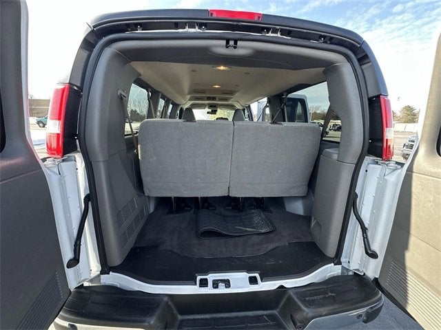 2024 Chevrolet Express Passenger 2500 1LT