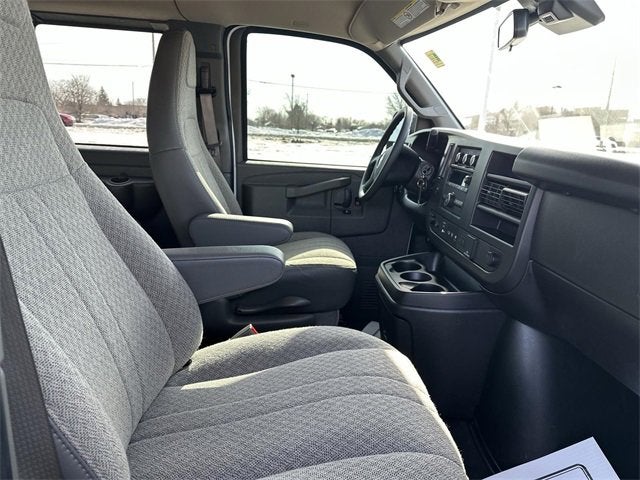 2024 Chevrolet Express Passenger 2500 1LT