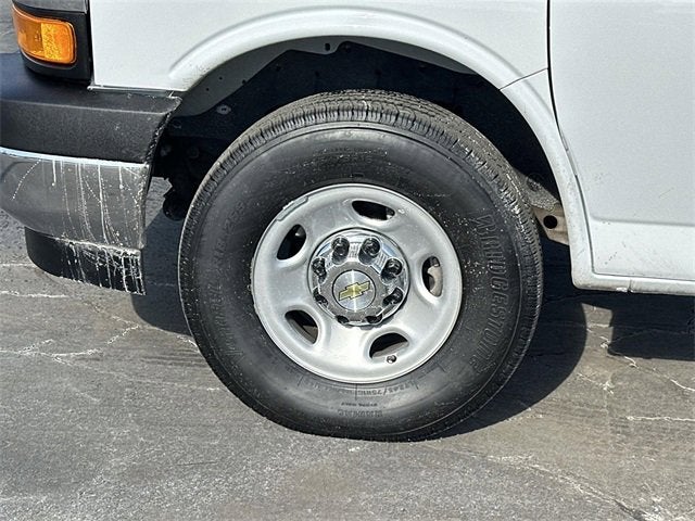 2024 Chevrolet Express Passenger 2500 1LT