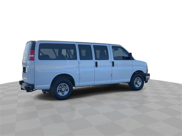 2024 Chevrolet Express Passenger 2500 1LT