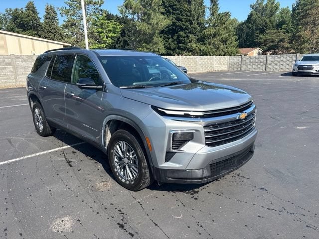 2024 Chevrolet Traverse LT