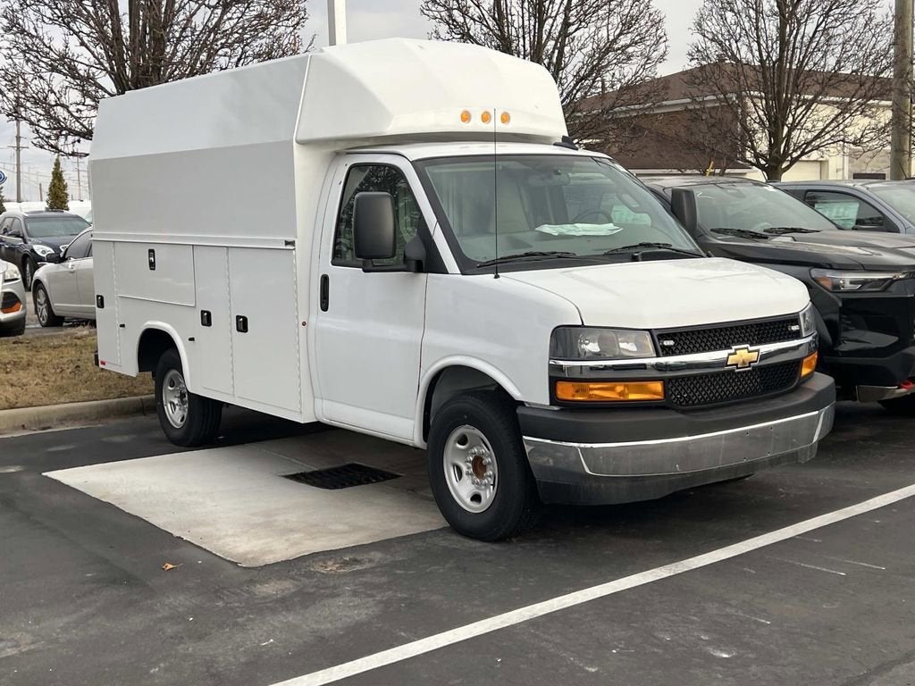 2025 Chevrolet Express Cutaway 3500 1WT