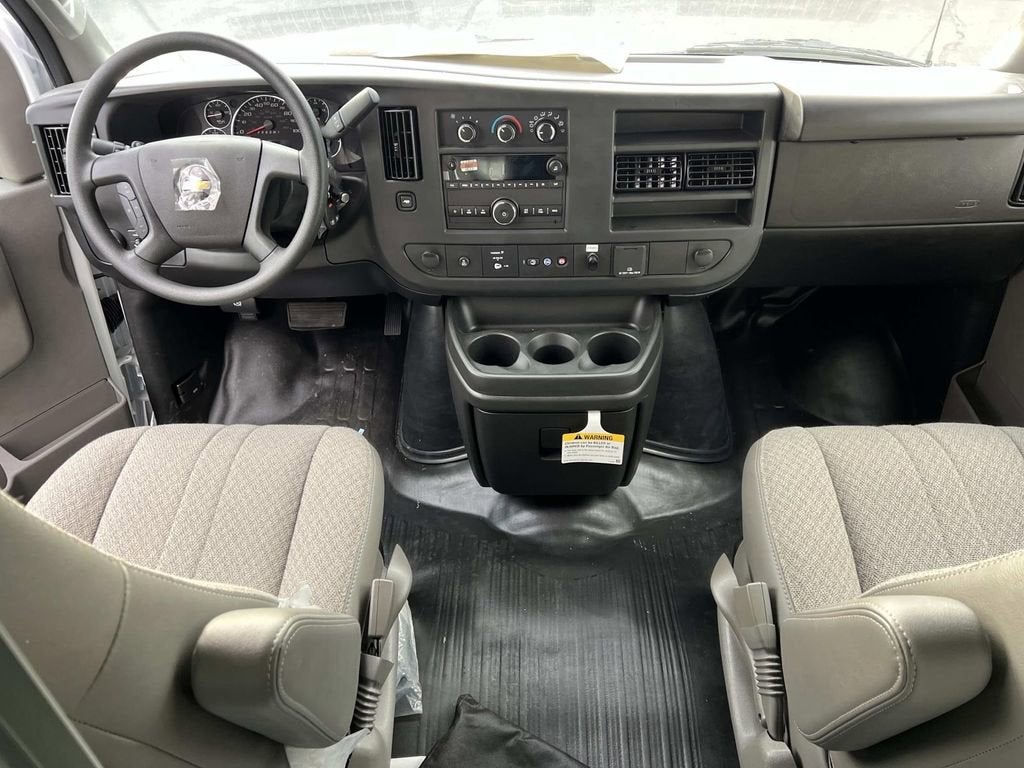 2025 Chevrolet Express Cutaway 3500 1WT