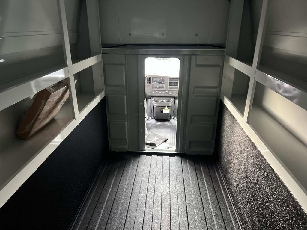 2025 Chevrolet Express Cutaway 3500 1WT