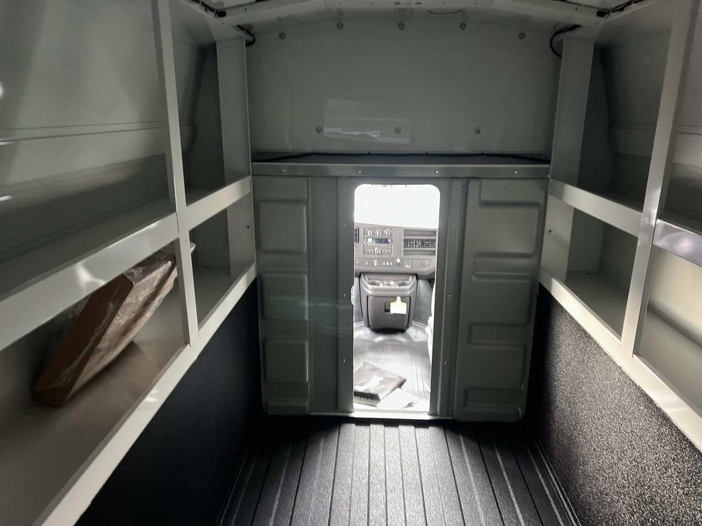 2025 Chevrolet Express Cutaway 3500 1WT