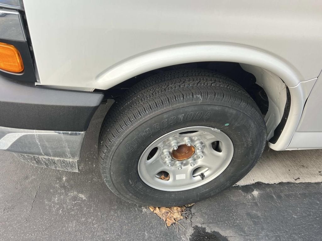 2025 Chevrolet Express Cutaway 3500 1WT