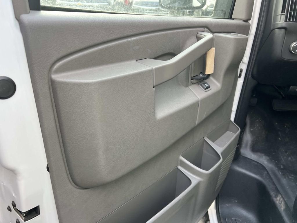 2025 Chevrolet Express Cutaway 3500 1WT