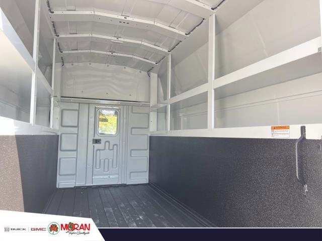 2025 GMC Savana Cutaway 3500 1WT