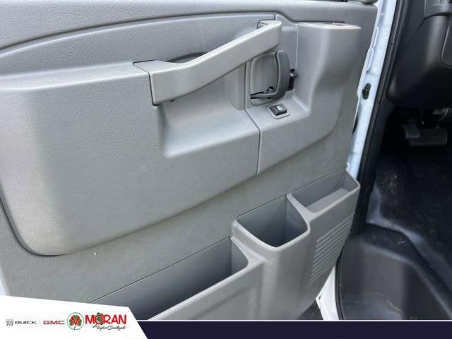 2025 GMC Savana Cutaway 3500 1WT