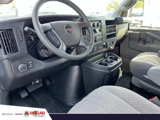 2025 GMC Savana Cutaway 3500 1WT