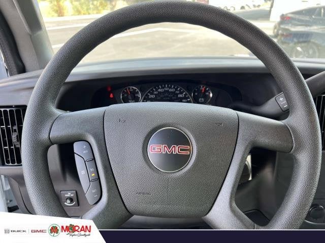 2025 GMC Savana Cutaway 3500 1WT