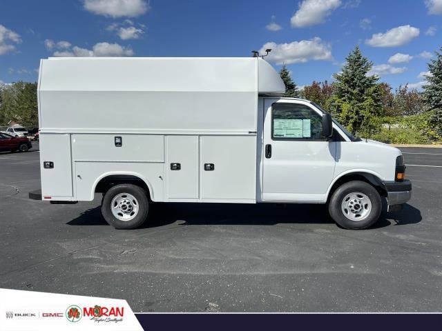 2025 GMC Savana Cutaway 3500 1WT