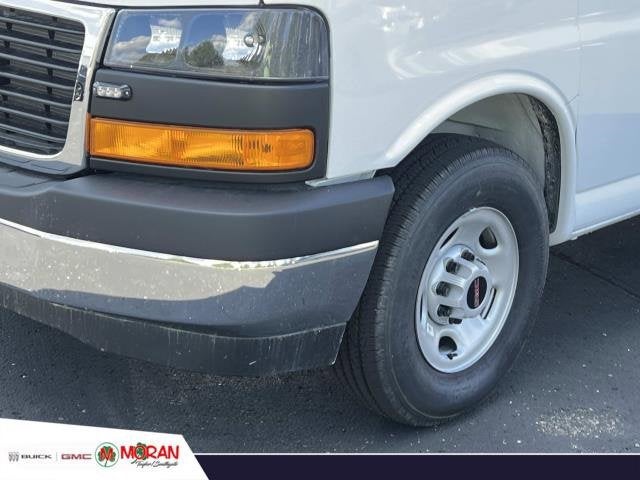 2025 GMC Savana Cutaway 3500 1WT