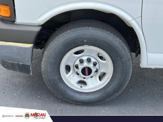 2025 GMC Savana Cutaway 3500 1WT