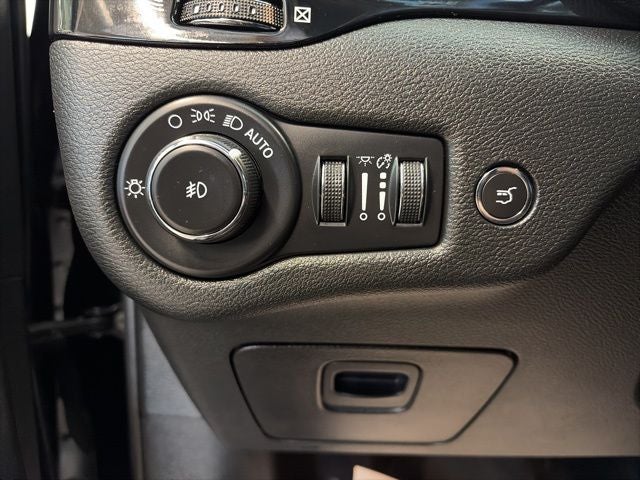 2023 Jeep Cherokee Altitude Lux 4x4