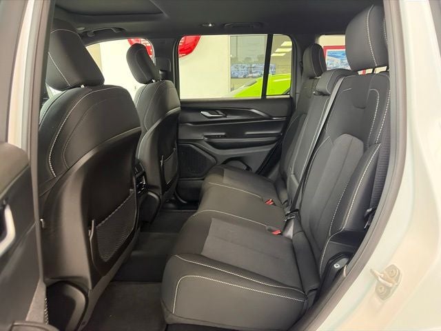 2025 Jeep Grand Cherokee Laredo X 4x4