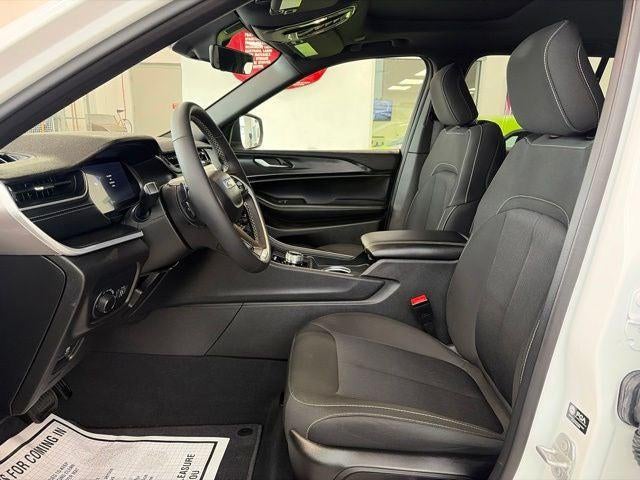 2025 Jeep Grand Cherokee Laredo X 4x4