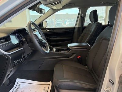 2023 Jeep Grand Cherokee Laredo 4x4