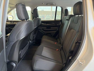 2023 Jeep Grand Cherokee Laredo 4x4