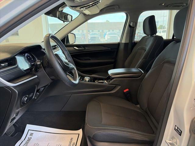 2023 Jeep Grand Cherokee Laredo 4x4