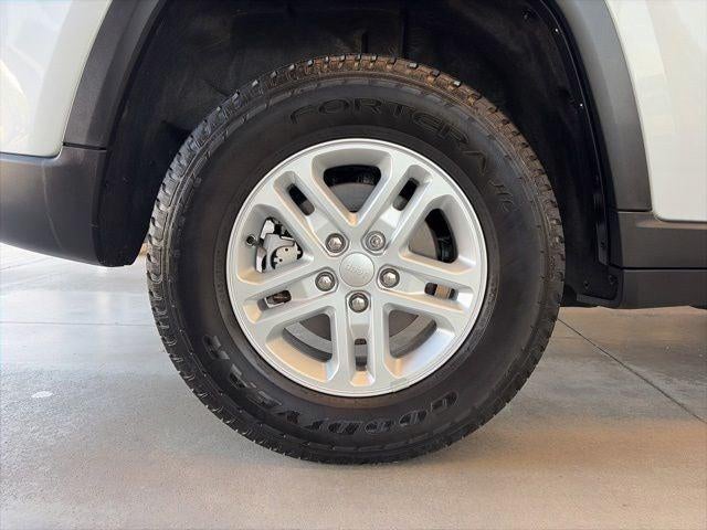 2023 Jeep Grand Cherokee Laredo 4x4