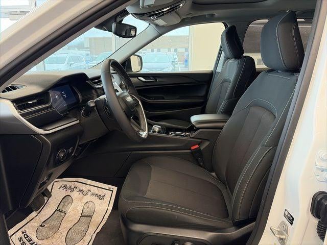 2023 Jeep Grand Cherokee Laredo 4x4