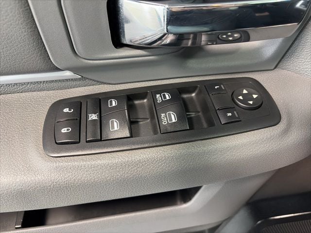 2017 RAM 1500 SLT Quad Cab 4x2 6'4' Box