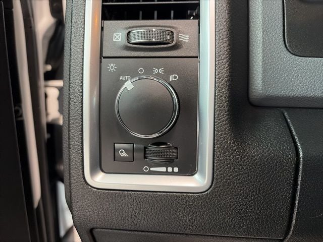 2017 RAM 1500 SLT Quad Cab 4x2 6'4' Box