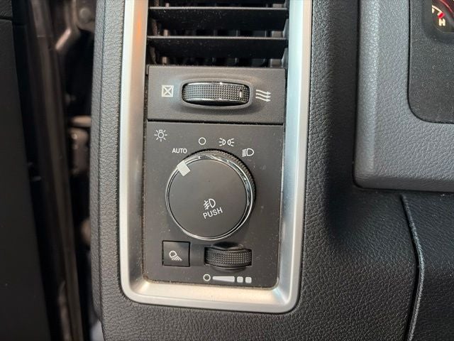 2017 RAM 1500 Big Horn Crew Cab 4x4 5'7' Box