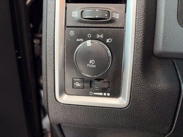 2017 RAM 1500 Big Horn Crew Cab 4x4 5'7' Box