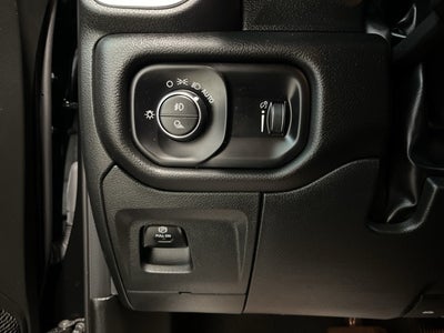 2024 RAM 1500 Big Horn Crew Cab 4x4 5'7' Box