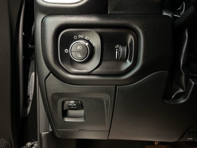 2024 RAM 1500 Big Horn Crew Cab 4x4 5'7' Box