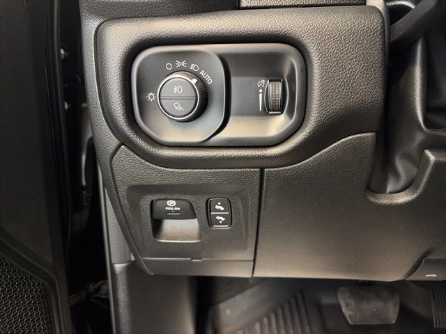 2023 RAM 1500 Big Horn Crew Cab 4x4 5'7' Box