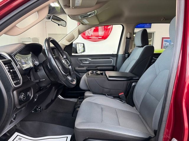2020 RAM 1500 Big Horn Crew Cab 4x4 5'7' Box