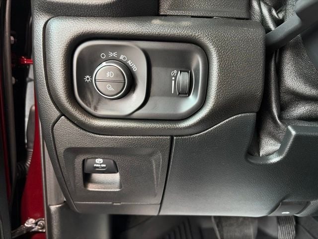 2020 RAM 1500 Big Horn Crew Cab 4x4 5'7' Box
