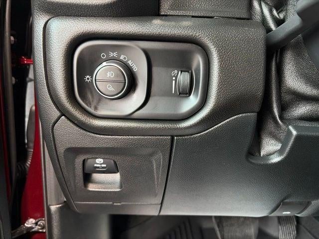 2020 RAM 1500 Big Horn Crew Cab 4x4 5'7' Box