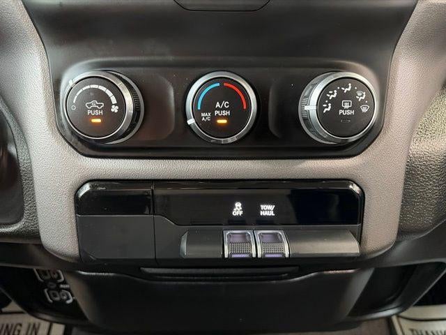 2020 RAM 1500 Big Horn Crew Cab 4x4 5'7' Box