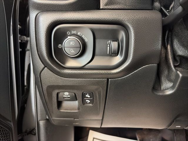 2021 RAM 1500 Big Horn Quad Cab 4x4 6'4' Box
