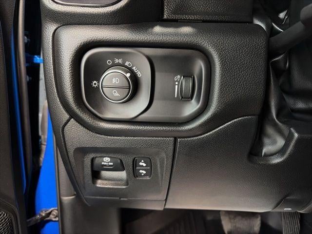 2023 RAM 1500 Big Horn Crew Cab 4x4 5'7' Box