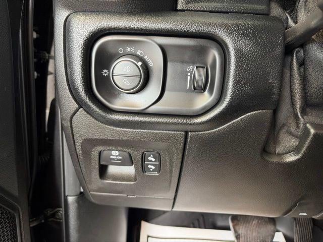 2020 RAM 1500 Big Horn Crew Cab 4x4 5'7' Box