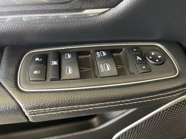 2023 RAM 1500 Laramie Crew Cab 4x4 5'7' Box