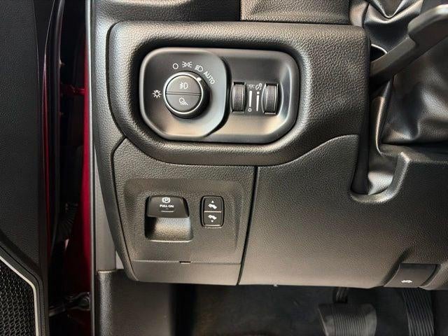 2023 RAM 1500 Laramie Crew Cab 4x4 5'7' Box