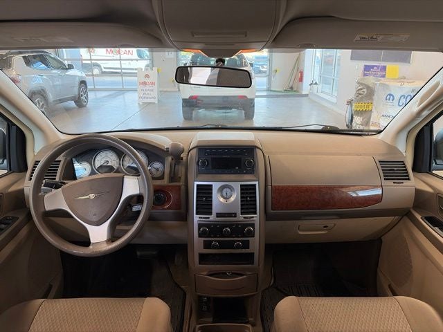 2009 Chrysler Town & Country LX
