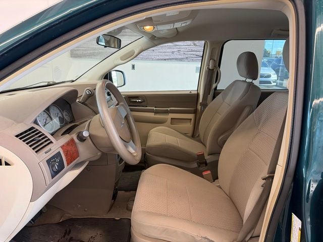 2009 Chrysler Town & Country LX