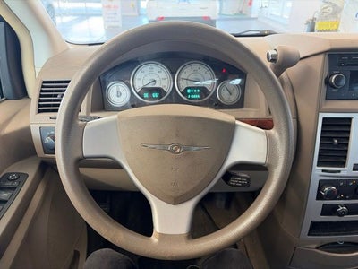 2009 Chrysler Town & Country LX