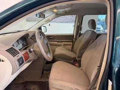 2009 Chrysler Town & Country LX