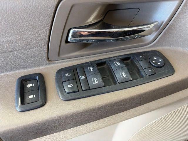2009 Chrysler Town & Country LX