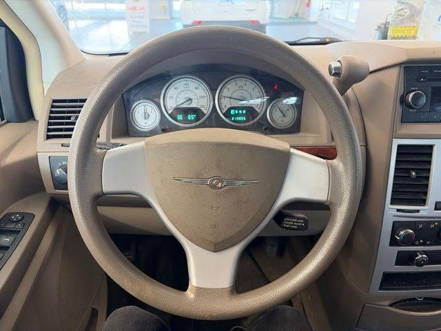 2009 Chrysler Town & Country LX