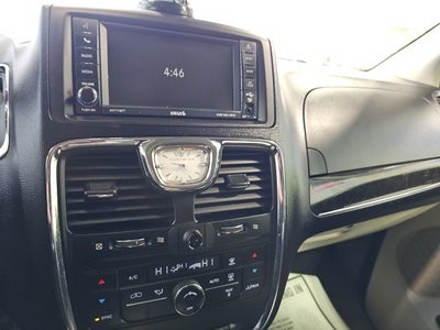 2012 Chrysler Town & Country Touring